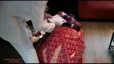 Мама, добио сам свој божићни поклон, длакава плава кучка са великим дупетом, луда за китом